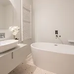 Ninfea Luxury Pensión 4*